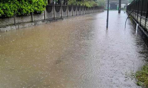 Strade come torrenti ieri pomeriggio a Gattinara